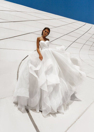 Strapless Sweetheart Ivory Satin Tulle Ruffled Queen Wedding Dress Strapless Sweetheart Ivory Satin Tulle Ruffled Queen Wedding Dress